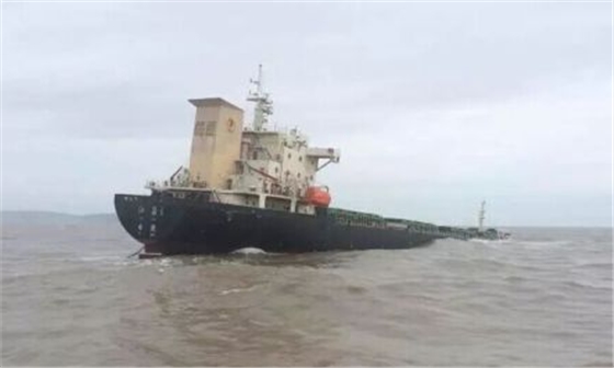 船只搁浅 船只搁浅